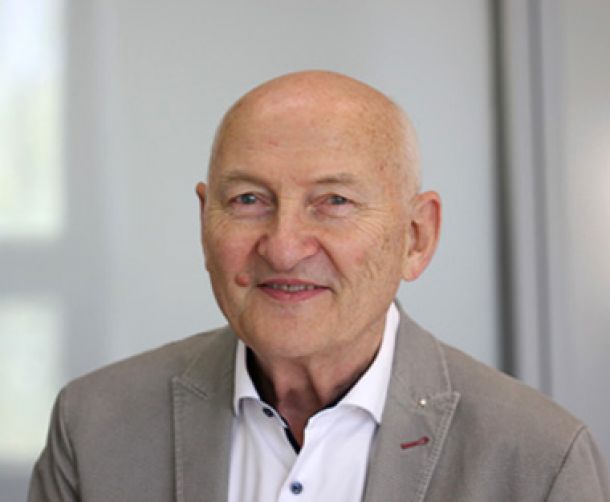 Dipl. Ingenieur Wolfgang Strunz